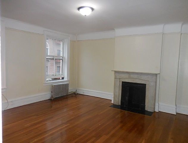 2nd image of 54 Livingston St APT 7