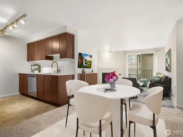 221 9th Street #C303, Kirkland, WA 98033