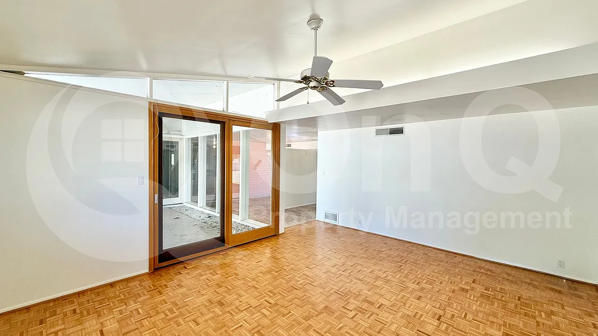 3 bed, 2.0 bath, 2211 sqft, $3,900 — Photo 3