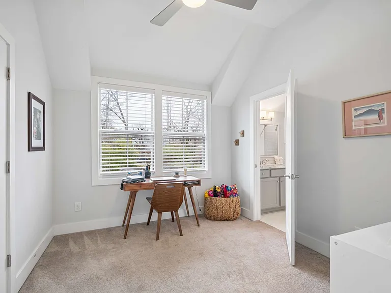 1125 Chester Ave #11 — Photo 26