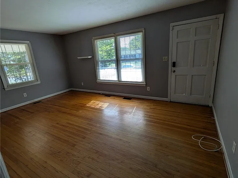 1403 Mack St — Photo 9