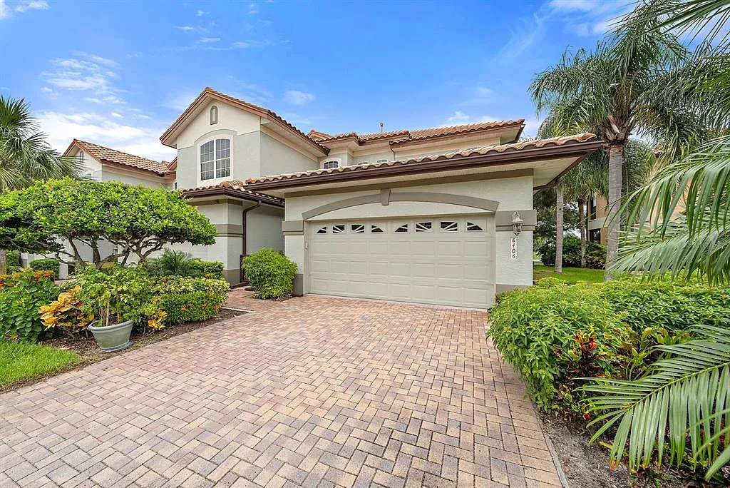 Building Photo - 8406 Miramar Way #8406