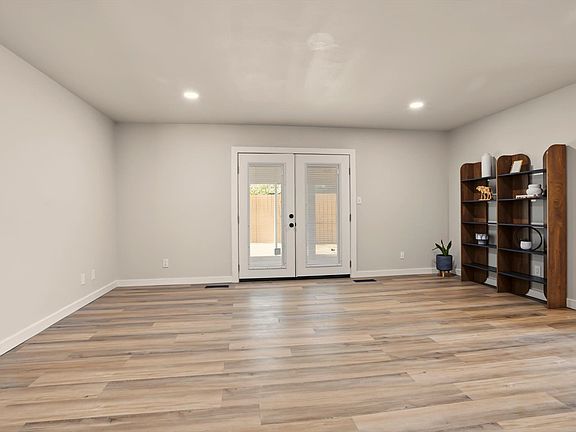 5th image of 706 E E Ave