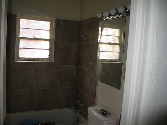 4th image of 705 N Orchard Ave