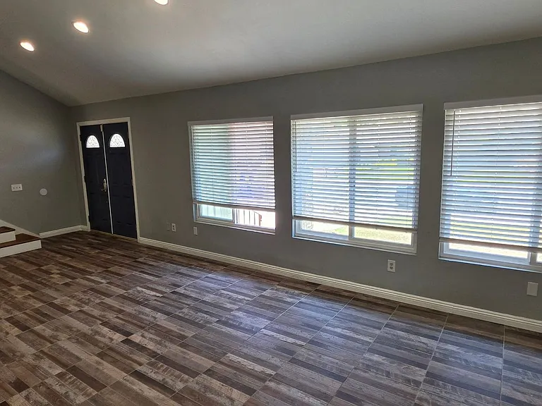 1524 Whitsett Dr — Photo 7