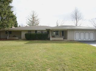 W136N8684 Esquire Rd, Menomonee Falls, WI 53051