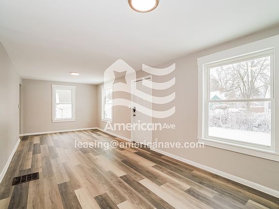 599743_005_living_room_14320456.jpg