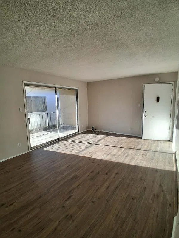 2 bed, 1200 sqft, $2,500 — Photo 4