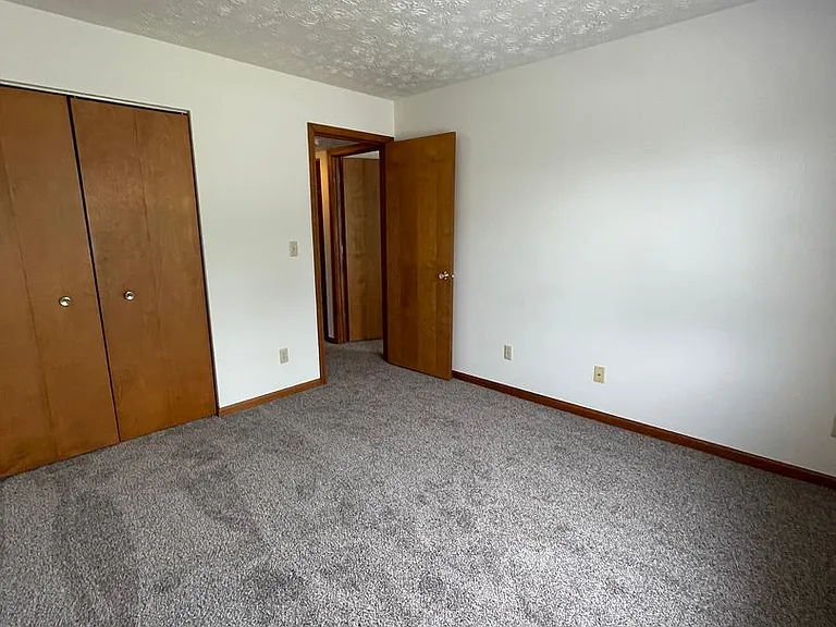 Lynn-Gail Apartments — Photo 7
