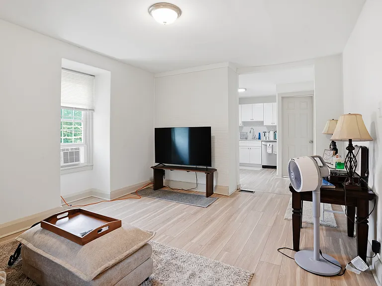 100 Potter St #6 — Photo 5