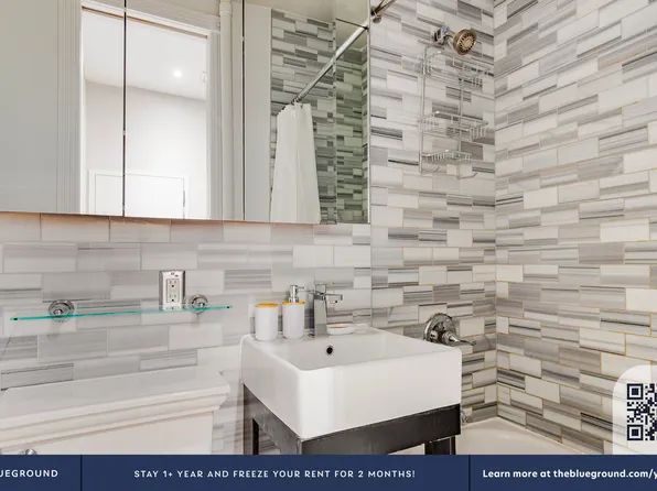 562 Hudson Street image 12 of 18