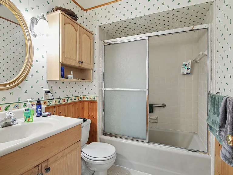 353 Hollywood Dr — Photo 12