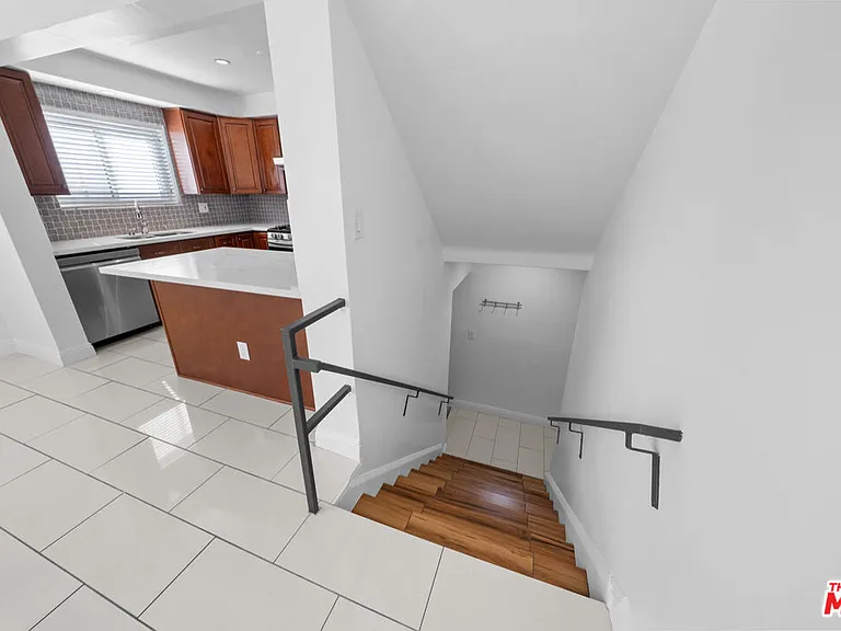 148 S Reeves Dr #4 — Photo 14