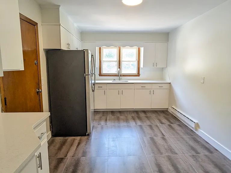 2876 E Main St #4 — Photo 1