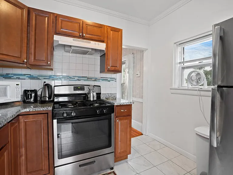 124 Sheridan Ave #2 — Photo 11