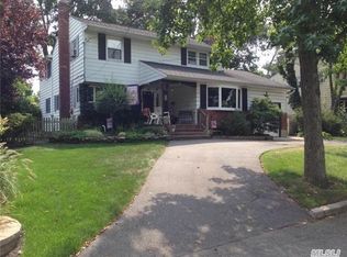 49 Larry Dr, Commack, NY 11725