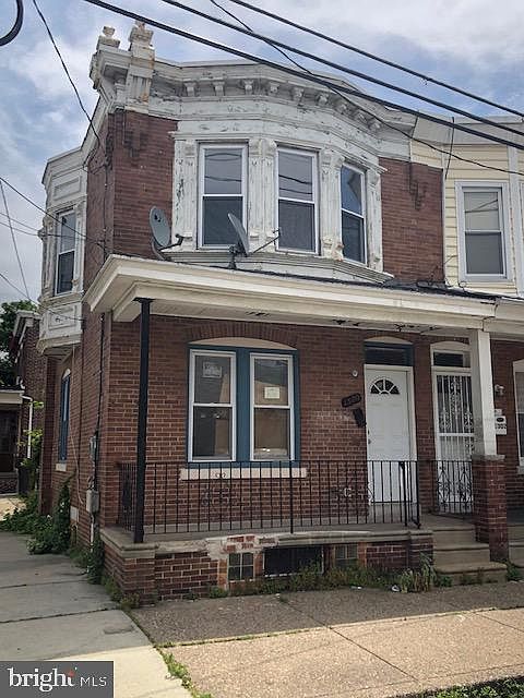 2nd image of 1300 Green St