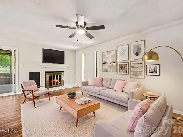 7900 Horse Chestnut Ln, Charlotte, NC 28277