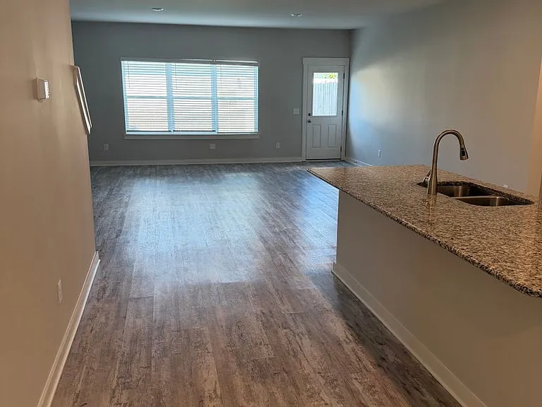 2021 Hardwick Pvt Ln — Photo 5