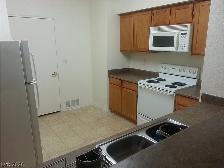 6650 W Warm Springs Rd #1033 — Photo 4