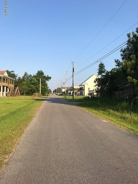 2nd image of 227 Farrar Ln