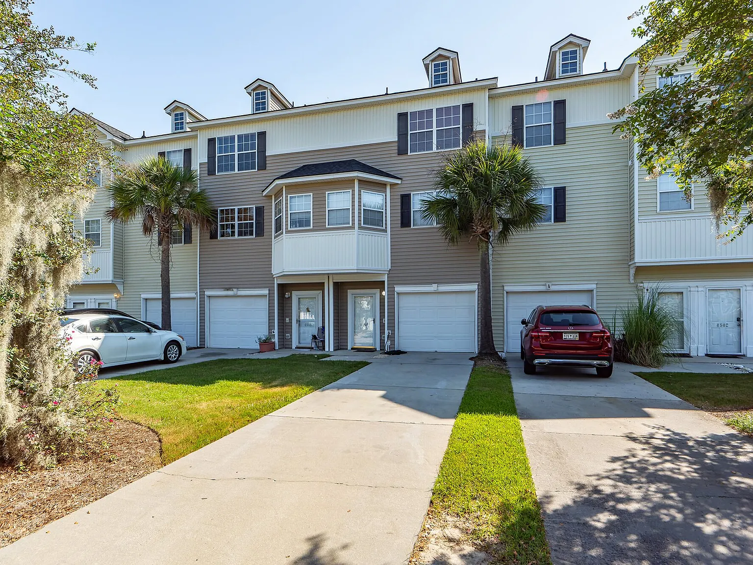3 bed, 3.0 bath, 1619 sqft, $2,150 — Photo 1