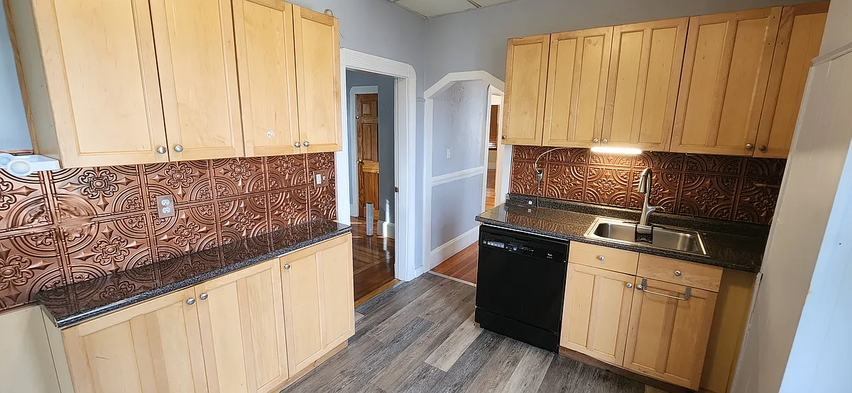 Building Photo - 541 Bennington St #3
