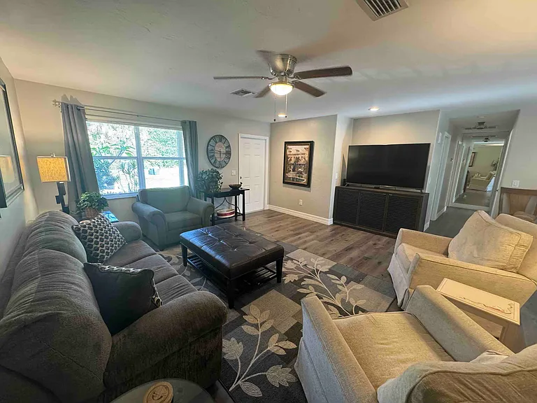 203 Esther St — Photo 17