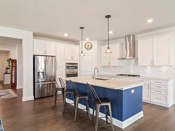 3rd image of 10440 Douglas Dr