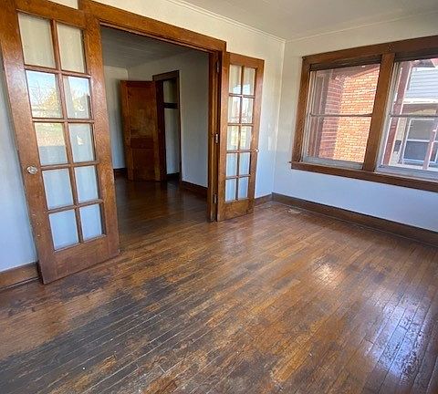 2nd image of 1004 Gaston Ave #1/2