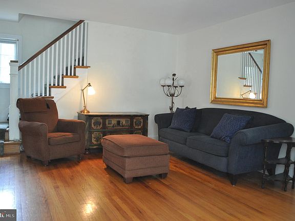 4th image of 114 W Greenway Blvd