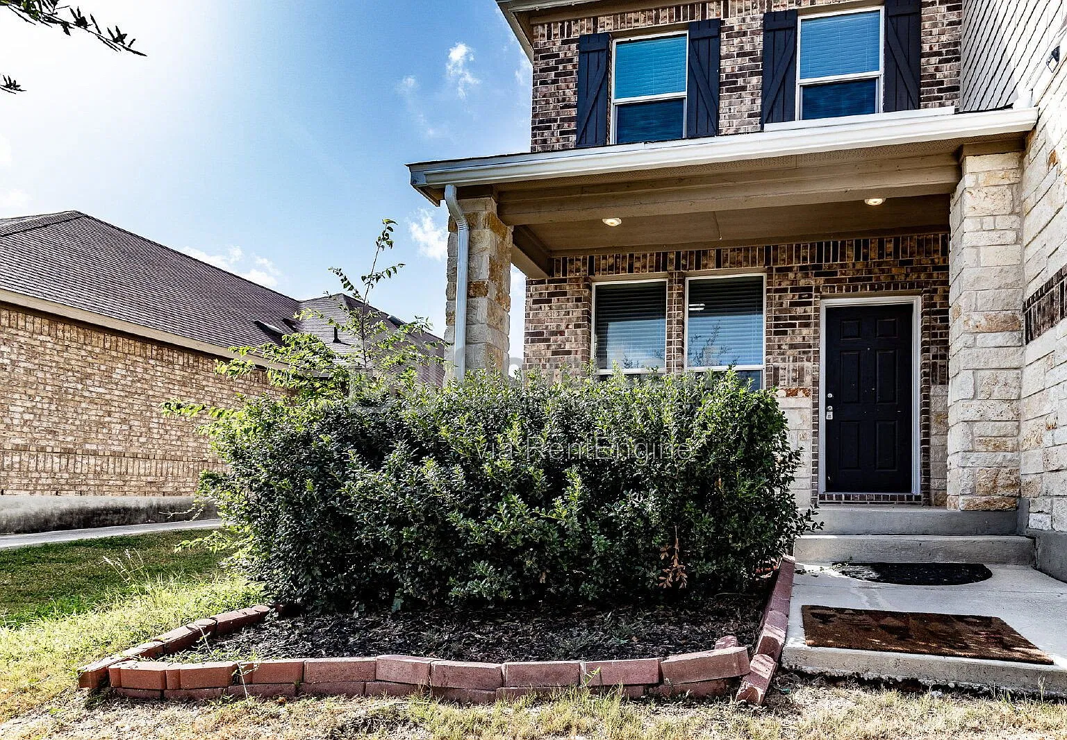 4 bed, 2.5 bath, 2561 sqft, $2,000 — Photo 4