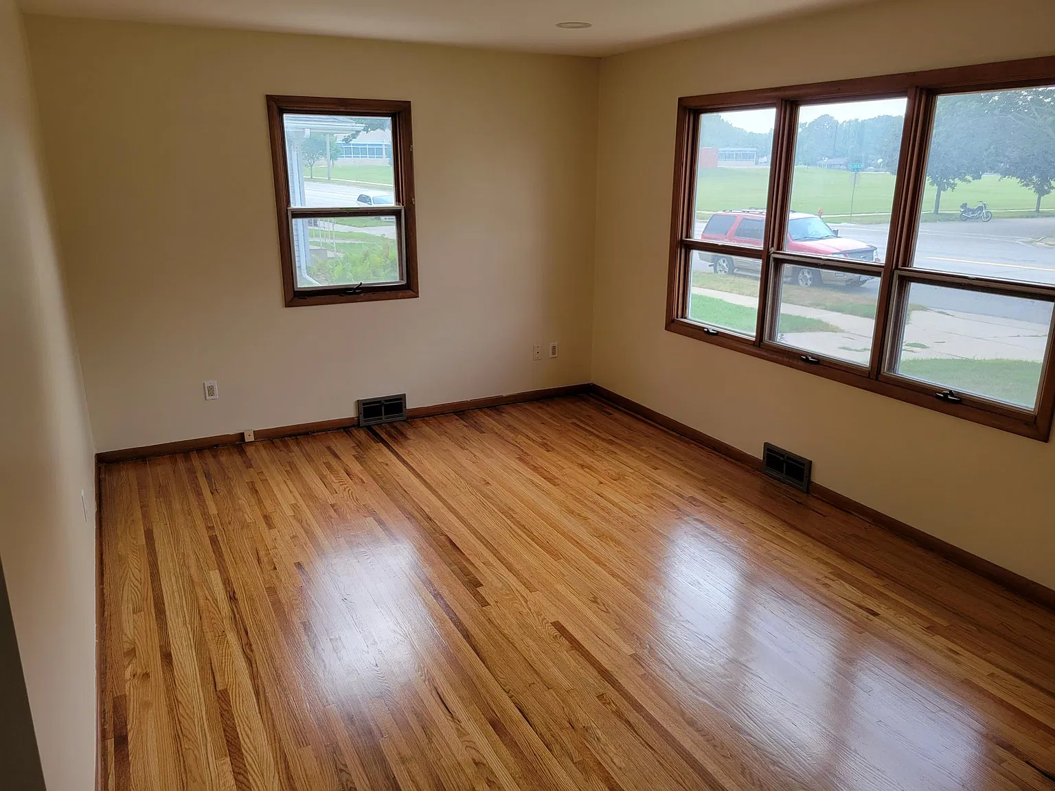 4 bed, 1.5 bath, 1600 sqft, $1,945 — Photo 4