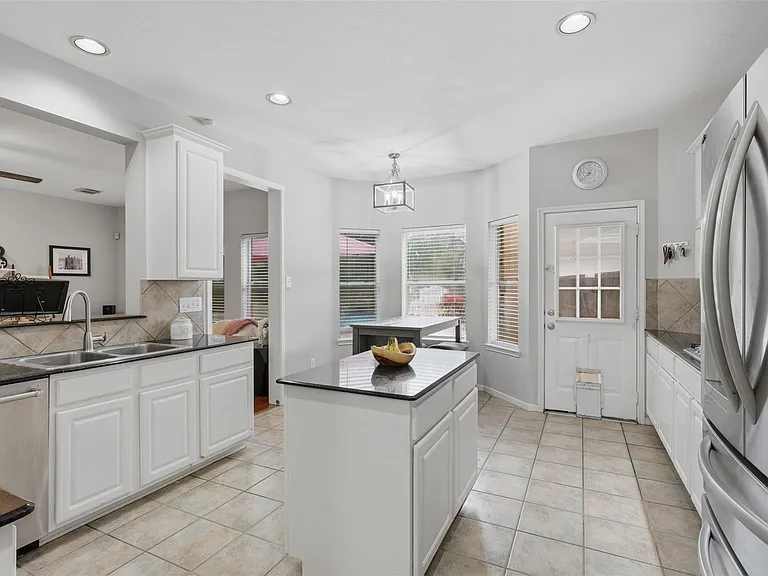 2538 Acadiana Ln — Photo 12