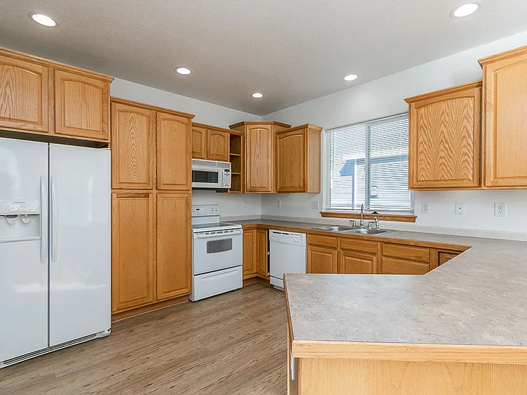 6708 Sage Ave — Photo 4