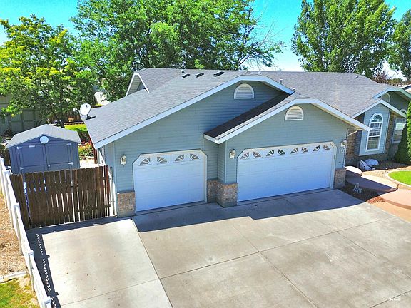 2nd image of 951 Aspenwood Ln
