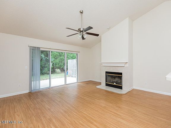 4th image of 4 ROSE Place #A&B