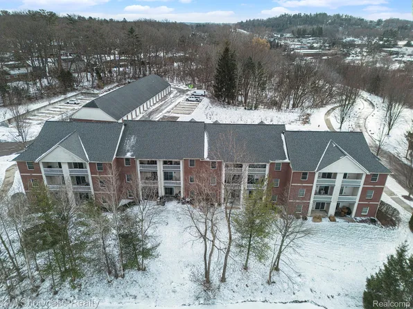 6600 Trillium Village Ln Unit 17, Clarkston, MI 48346