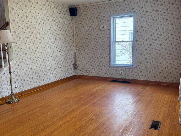 4th image of 14 Davis Street