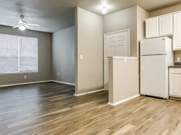 217 Harris Dr, Crowley, TX