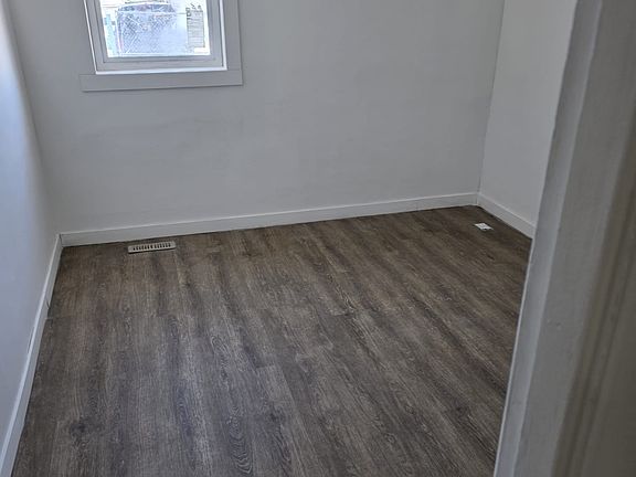 5th image of 1428 Queen St