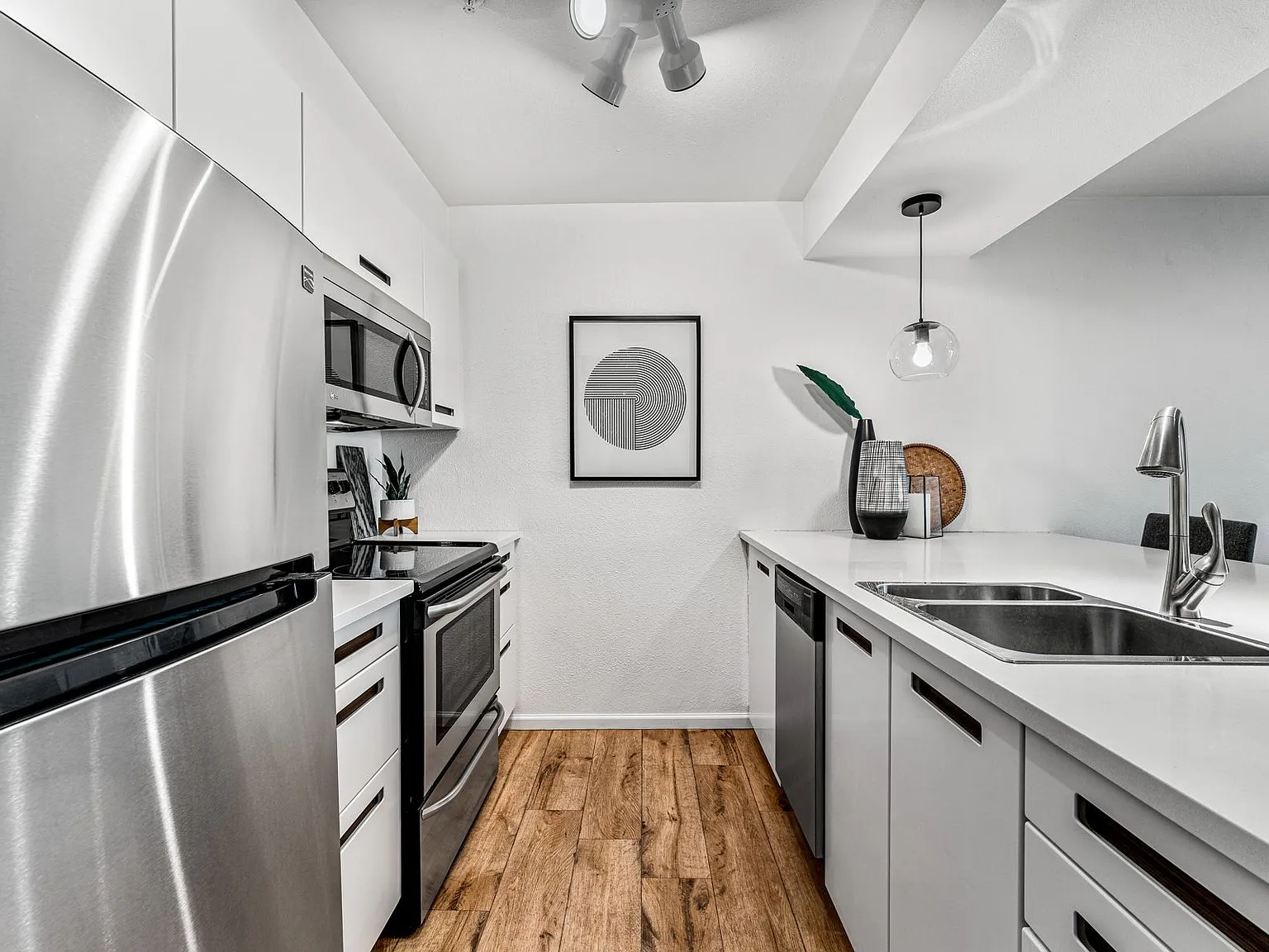 2727 Folsom St — Photo 4