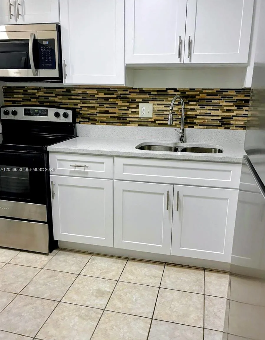 Versailles Gardens Condo — Photo 4