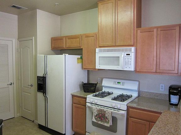 2nd image of 2470 Fontana St Unit 3
