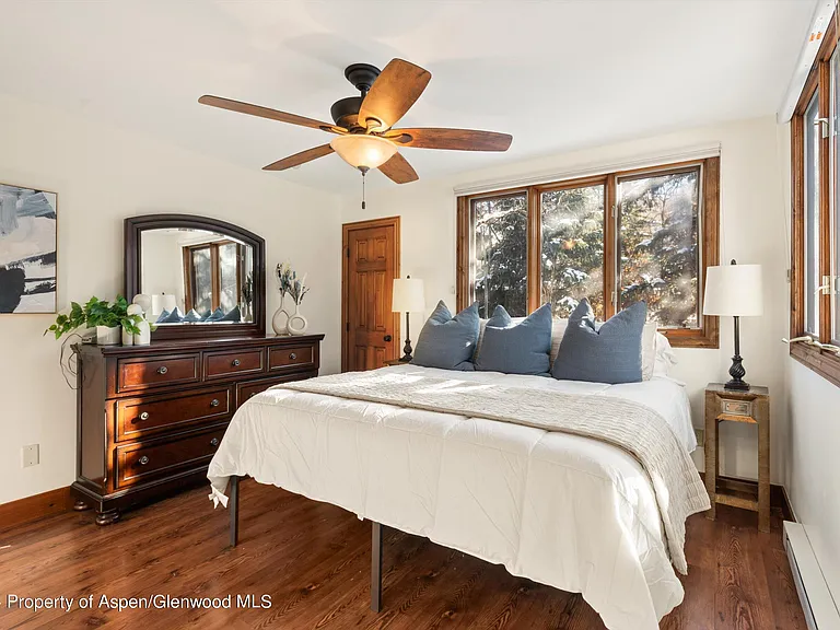 374 Meadow Ranch Dr — Photo 13