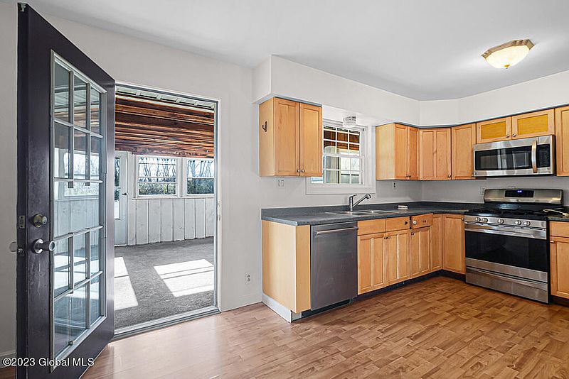 5th image of 34 Cook Circle