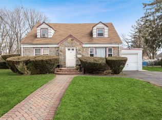 338 Cambridge Ave, Westbury, NY 11590