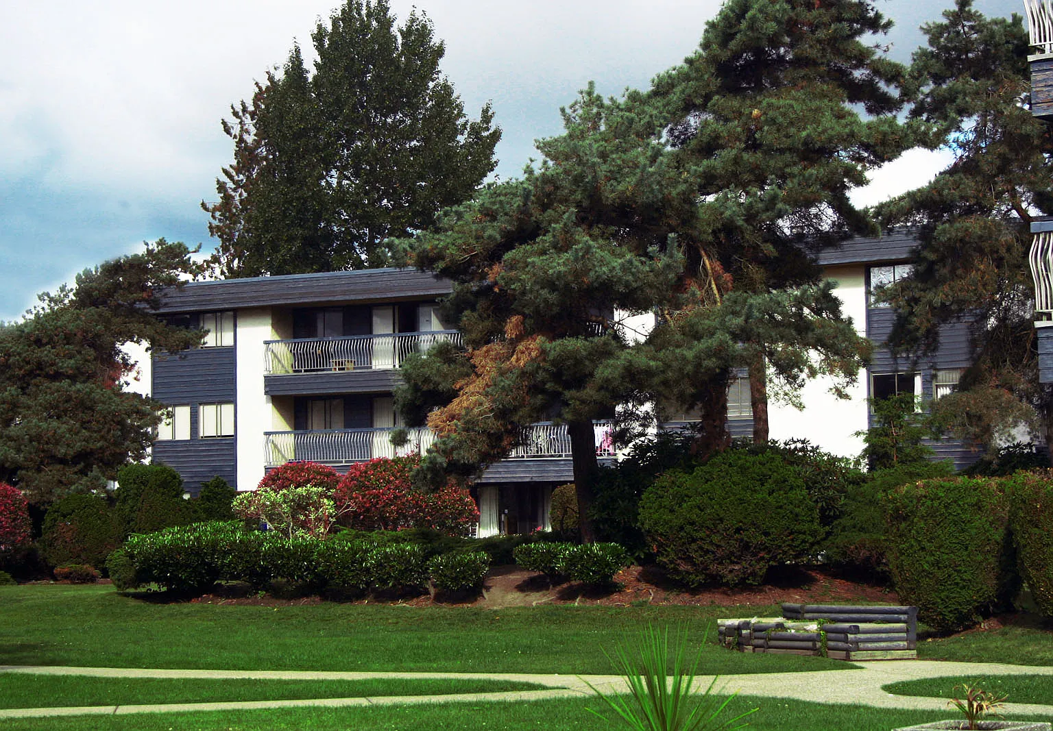 Ashley Court Apartments — Photo 4