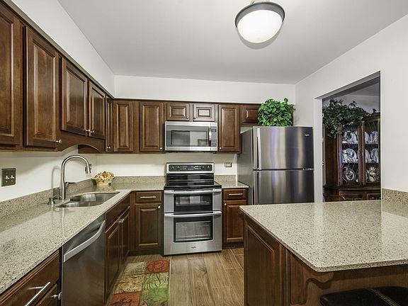 5th image of 714 Walnut Dr APT 110