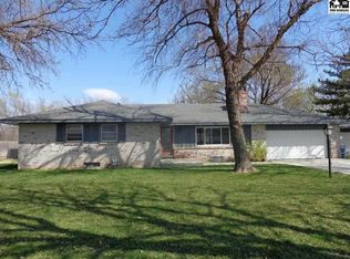 5600 Yucca Rd, Hutchinson, KS 67502